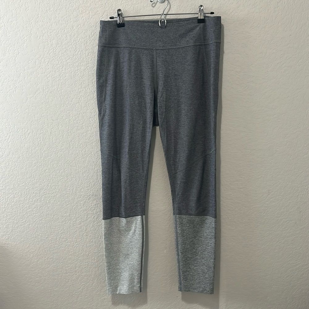 OUTDOOR VOICES Gray Color Block Warmup 3/4 Leggings, Size L